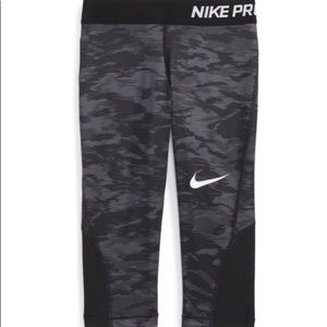 Nike Pro Cool Cropped Leggings